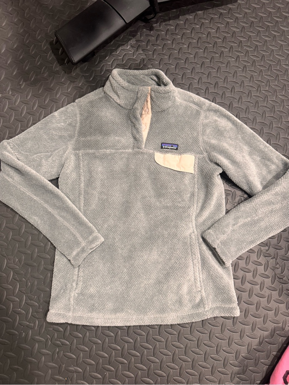 Patagonia Women's Light Gray Cozy Fleece Pullover with Cream Pocket
